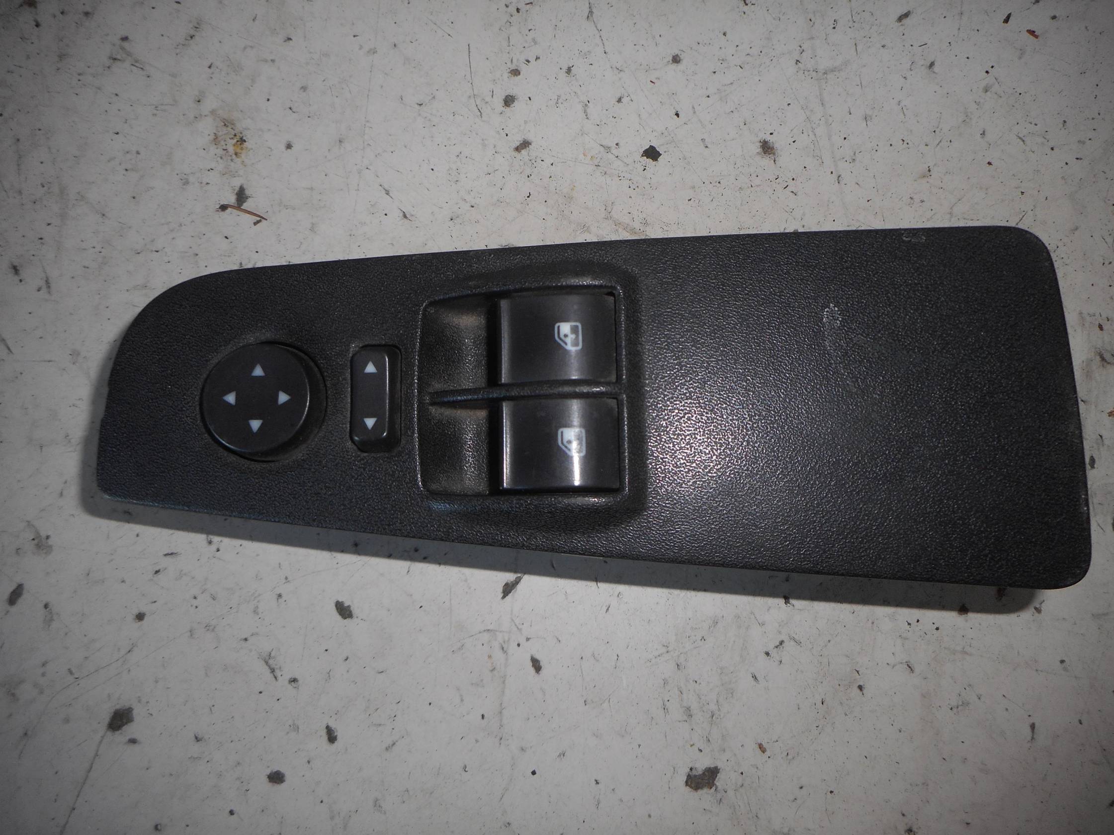 Interruttore alzacristalli porta ant.